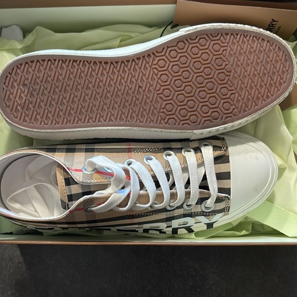 Burberry sneakers - Picture 4 of 4